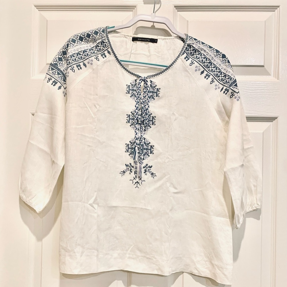 Embroidered tunic, made of linen, size 10.